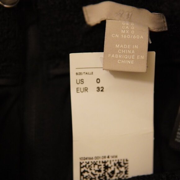 Short black skirt - Picture 3 of 3